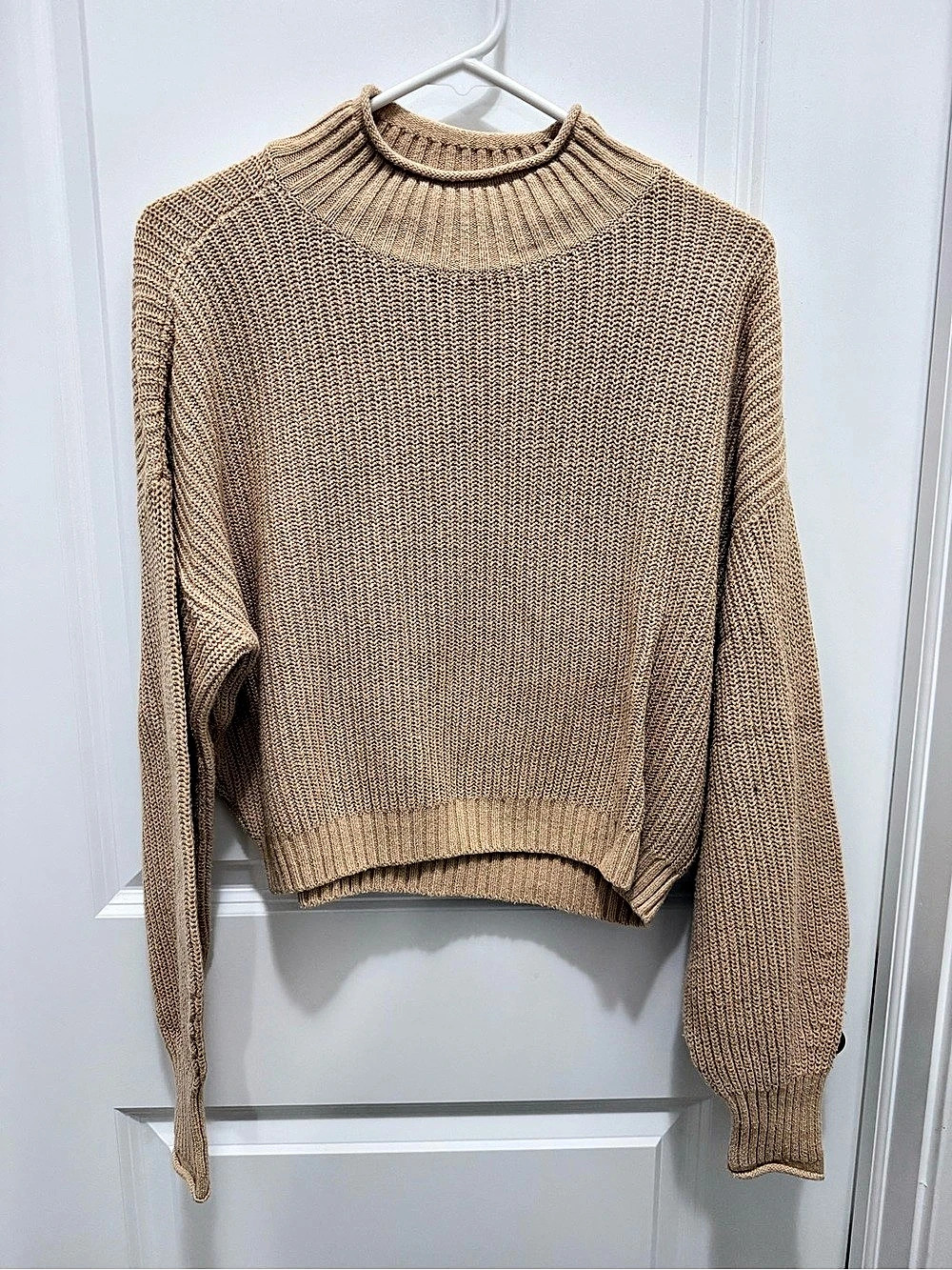 Hollister Knit Crew Neck Sweater Size Small in Brown Like New
